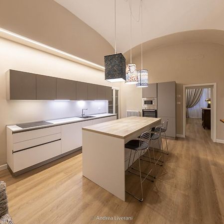 Sibilla Suite Apartment - Via Oberdan 13 ボローニャ エクステリア 写真